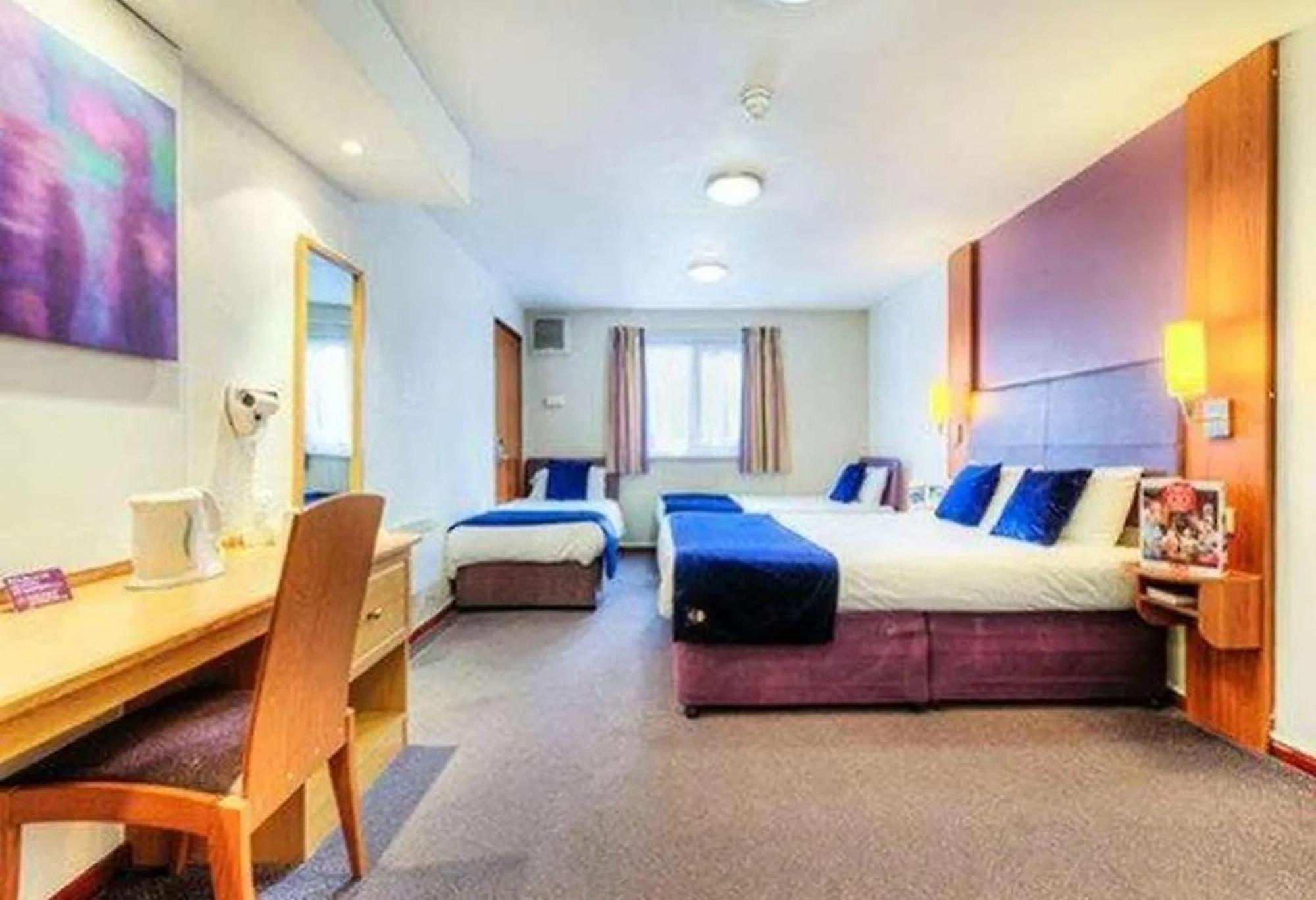 V Lodge Manchester *