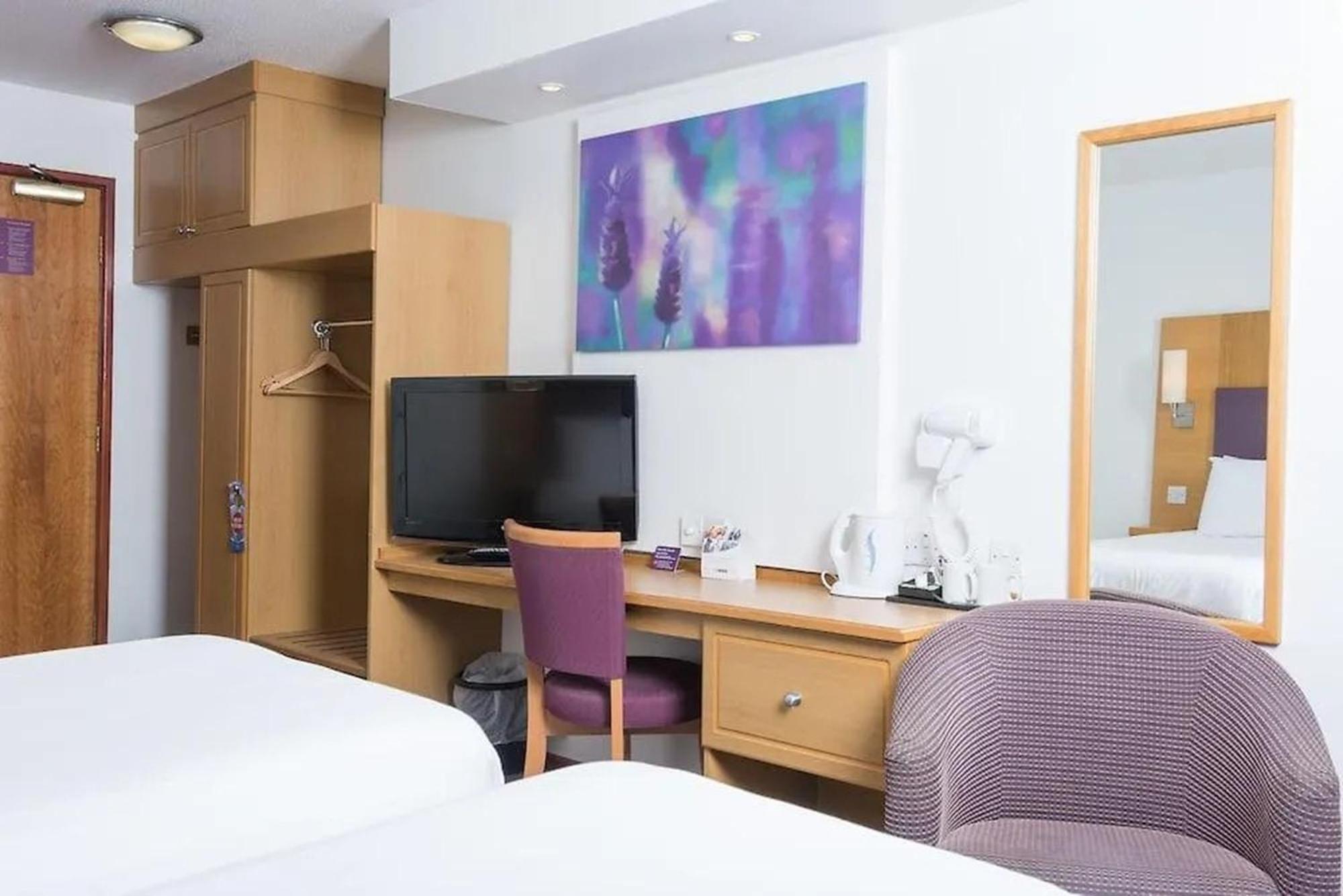 V Manchester Hotel *